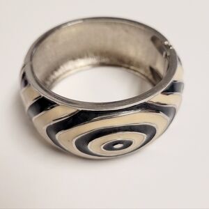 VINTAGE Black and Cream Spiral Bangle Bracelet